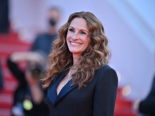 Julia Roberts with flowing curly hair on the red carpet.